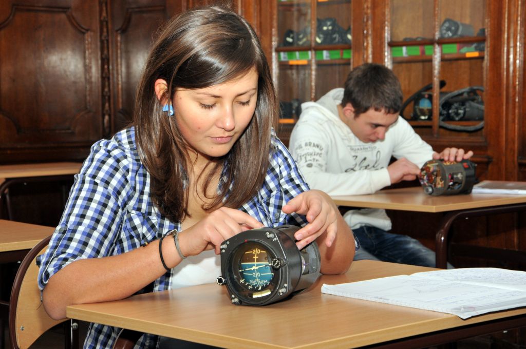 техник авионик бесплатное обучение в Польше